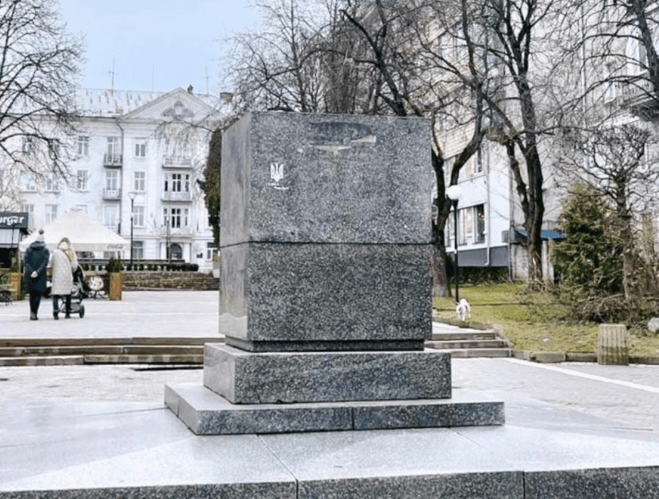 Експерти при Мінкульті знайшли місця для радянських пам’ятників