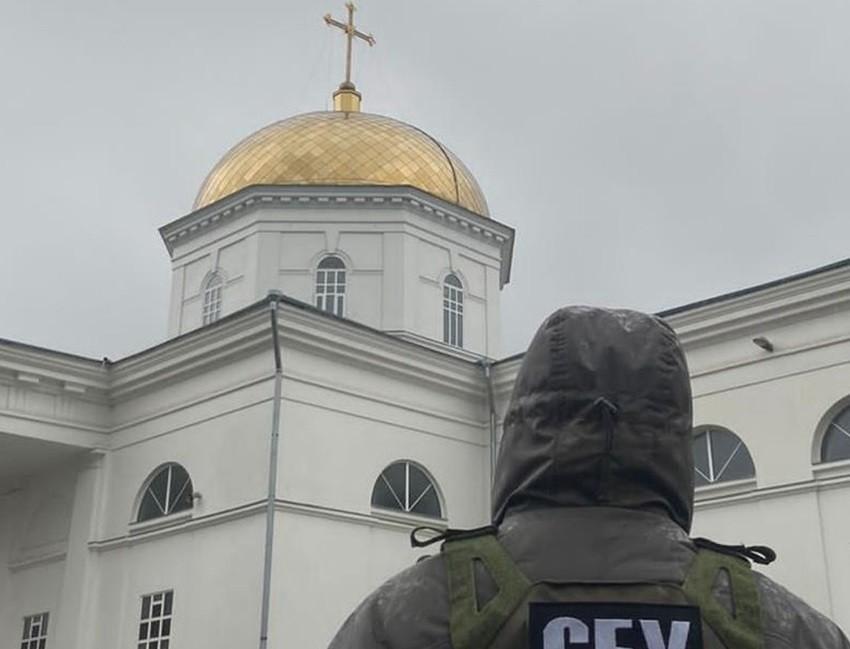 На об’єкті УПЦ (МП) у Чорнобильській зоні виявили 16 підозрілих осіб