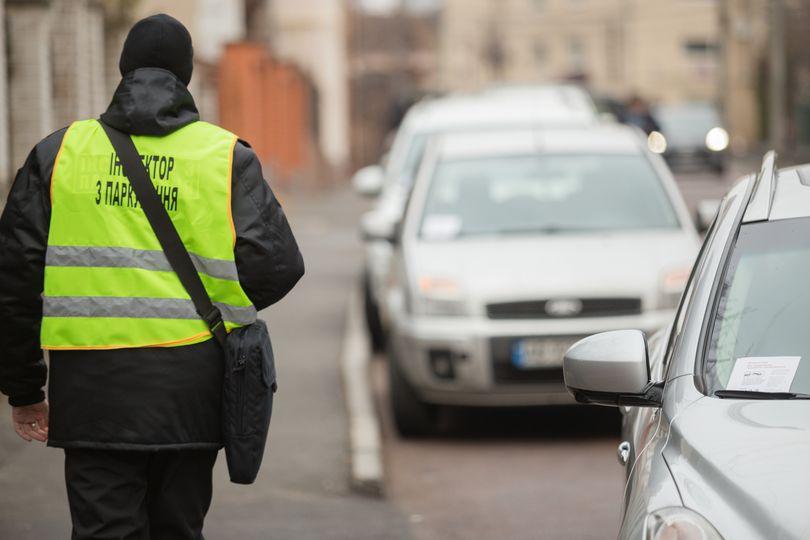 За місяць у Києві оштрафували 42 тис. водіїв за неналежне паркування та порушення ПДР