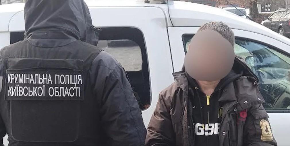 На Київщині зловмисники побили чоловіка трубою по голові та пограбували