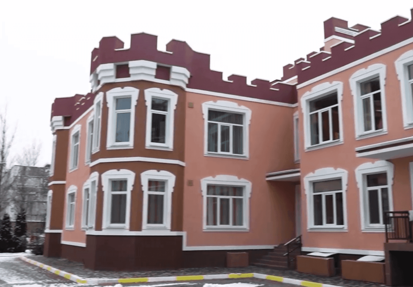 На Київщині вже відновили більше 5 тисяч зруйнованих об’єктів: Кулеба показав, що було і що стало