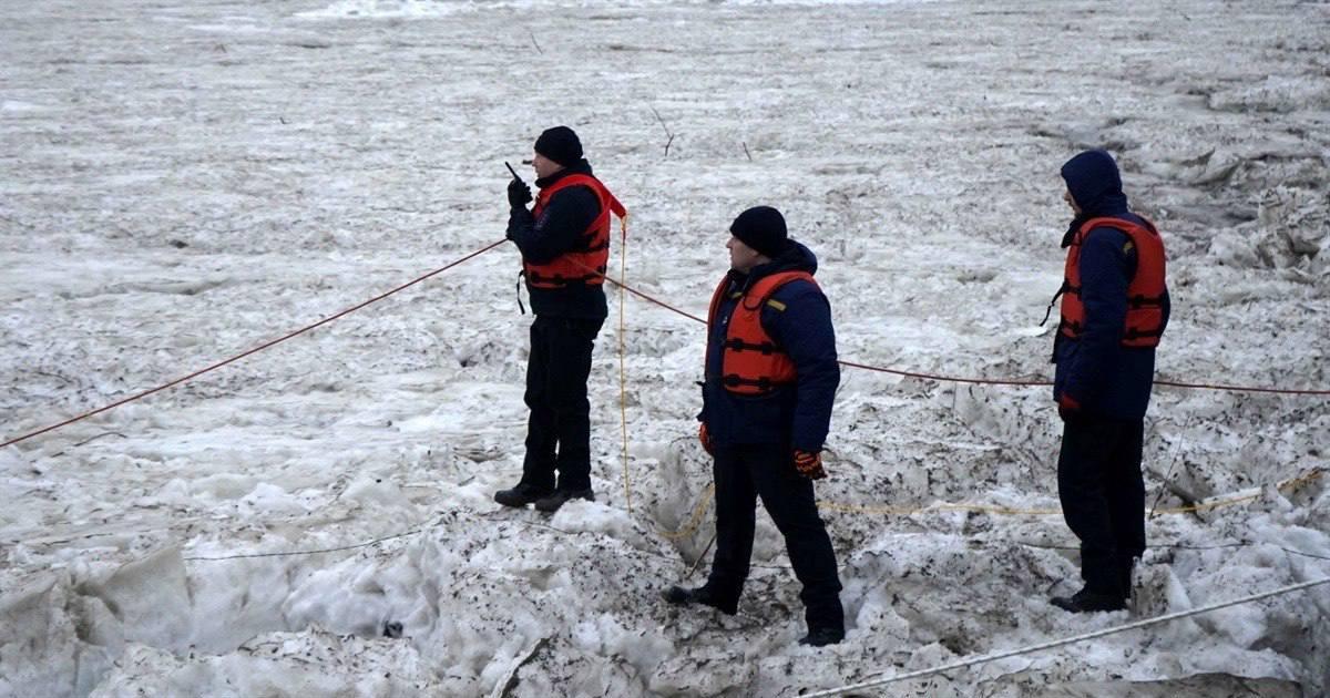Русло Десни звільнили від крижаного затору – фото