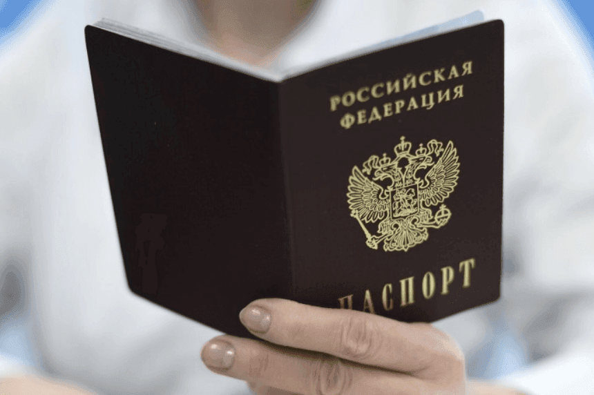 Окупанти погрожують українцям покаранням за відсутність російського паспорта