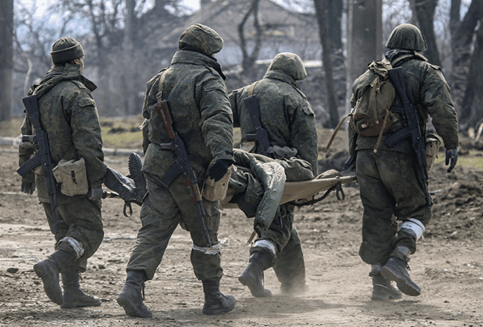 Не вистачає місць для поранених: окупанти облаштували військовий шпиталь у спортзалі школи