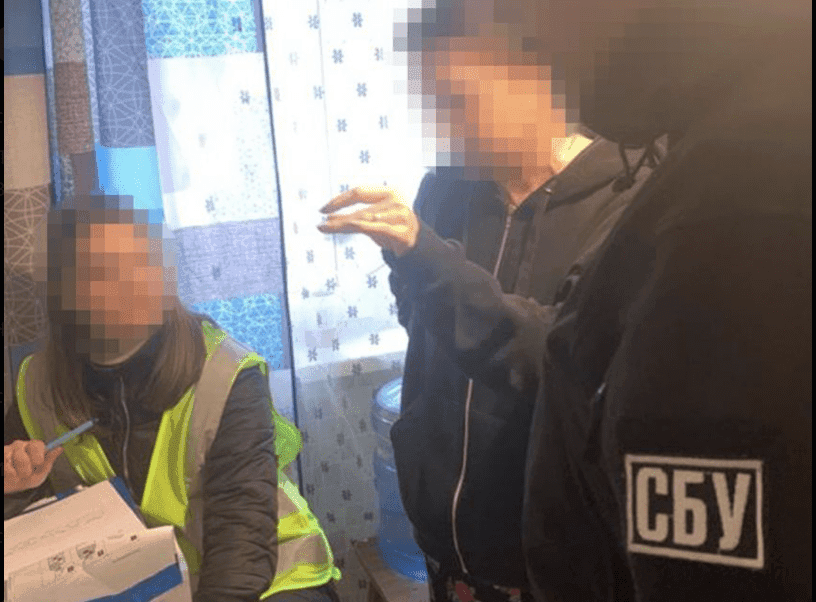 Планувала втекти за кордон: у Києві викрили посадовицю «МВС ДНР»