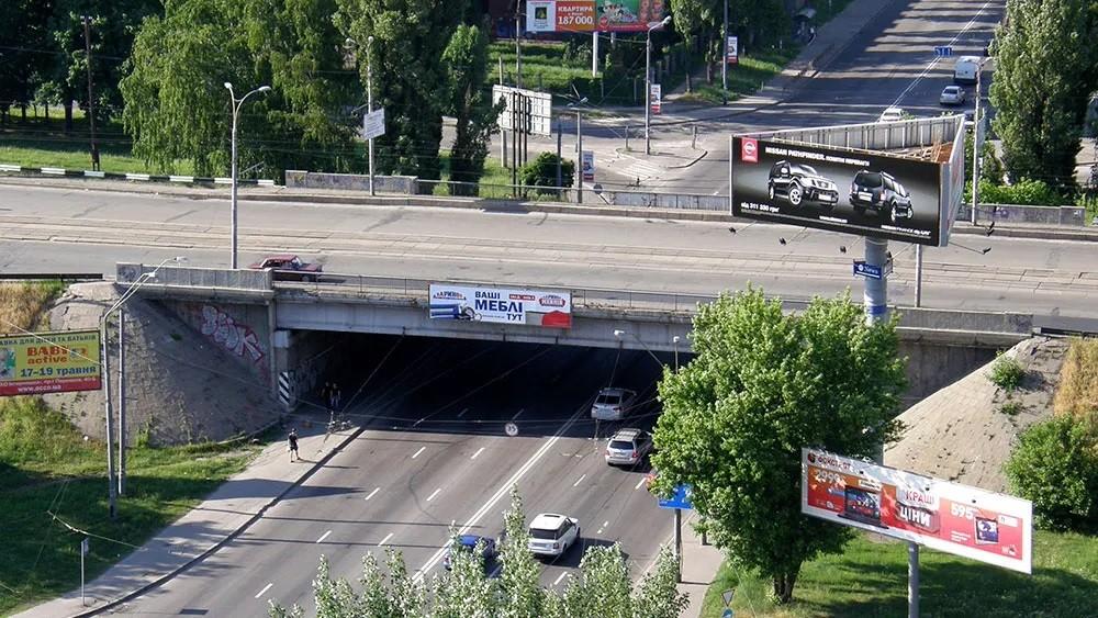 Маршрути громадського транспорту зміняться через роботи на Дегтярівському шляхопроводі