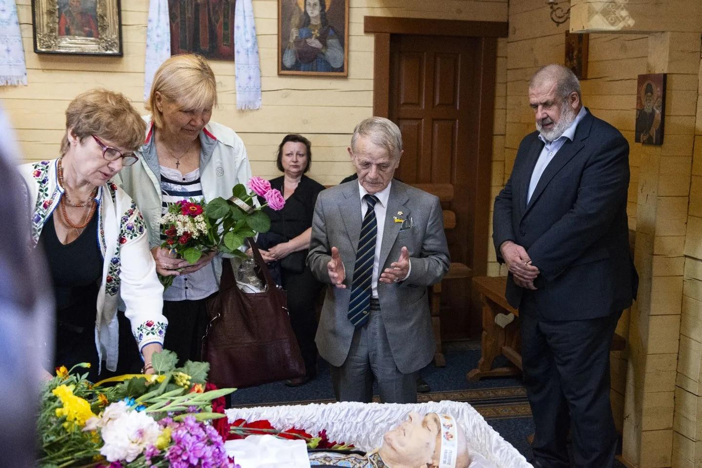 У церкві на Солом’янці попрощались із дисидентом та політв’язнем Василем Овсієнком