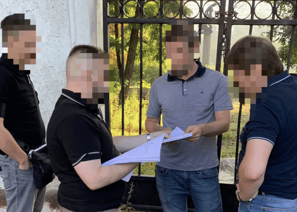 Трьох столичних депутатів підозрюють в ухиленні від військової служби