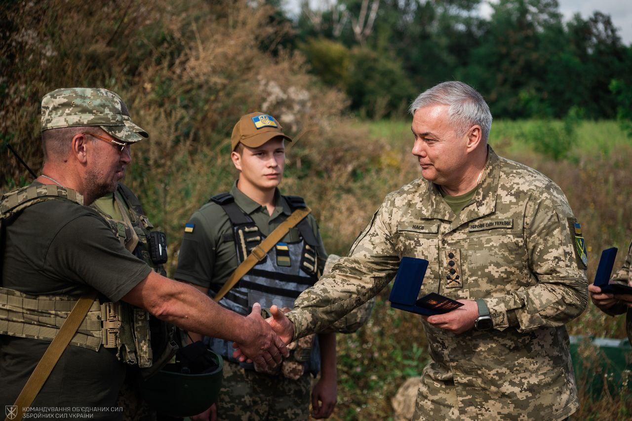 Наєв нагородив мобільну групу ППО, які зі “Стінгера” збили крилату ракету Х-101