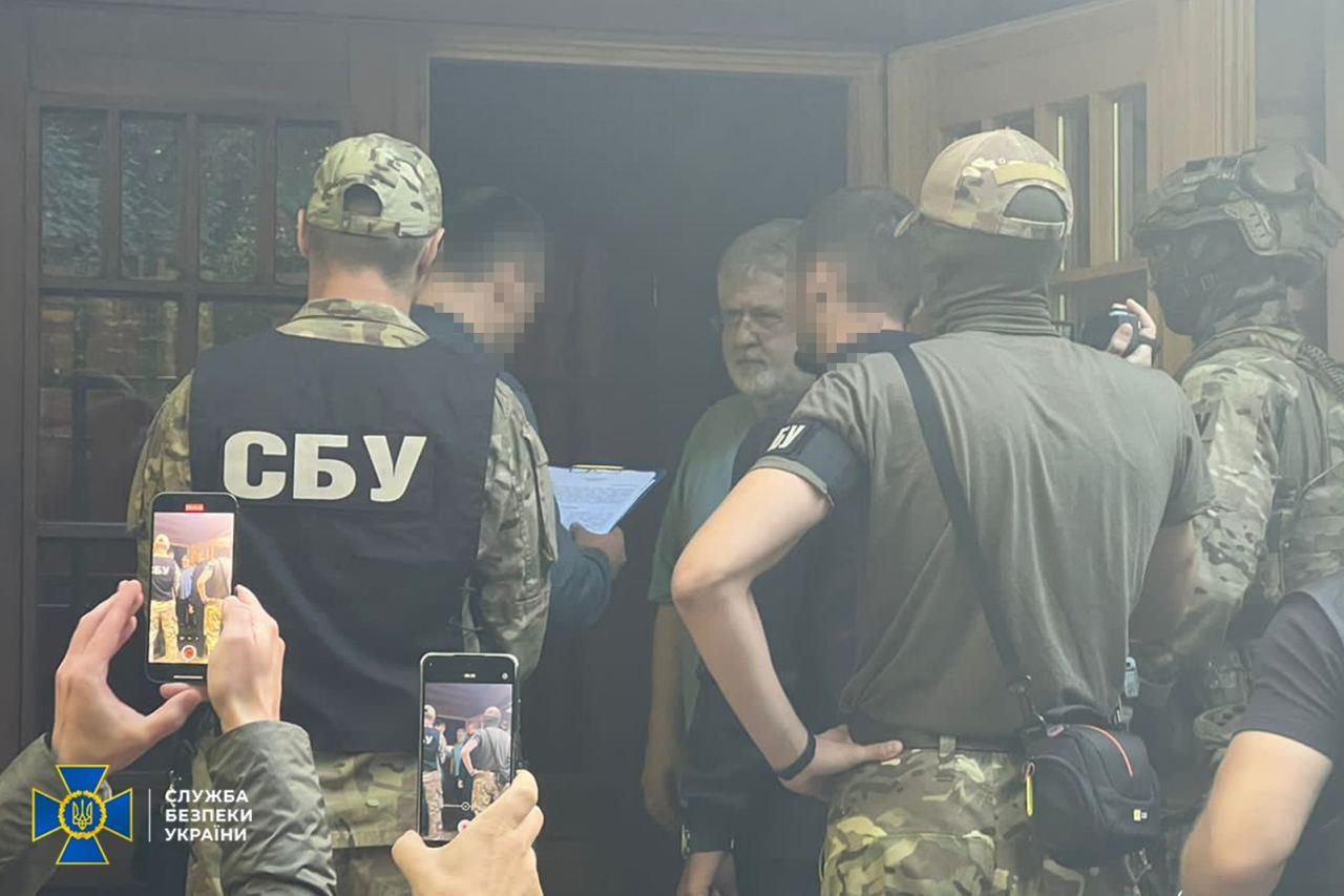 Ігорю Коломойському повідомили про підозру в шахрайстві та відмиванні грошей