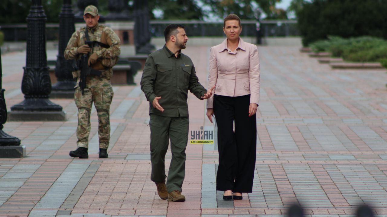 У Києві на Алеї сміливості відкрили іменну табличку, присвячену прем’єрці Данії
