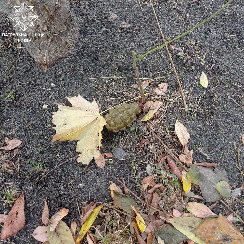 Мешканці столиці двічі за добу виявляли боєприпаси