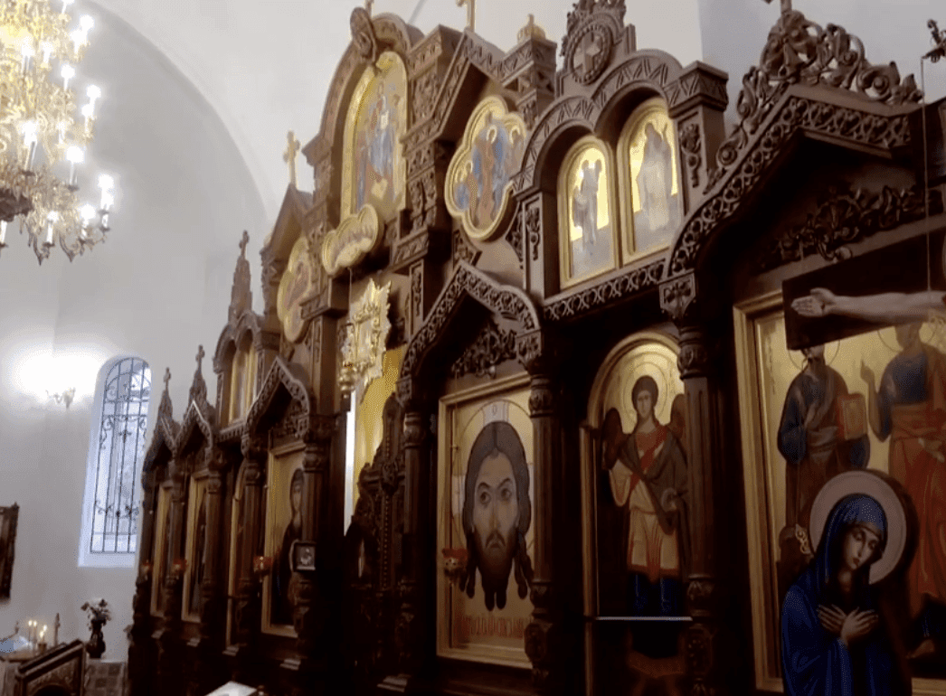 Перша літургія українською пролунала у ворзельському храмі Петра і Павла