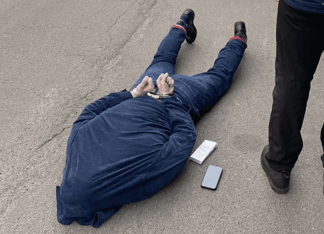 Рекет по-київськи: росіянин вимагав у продавця сухофруктів 60 тисяч доларів та погрожував йому розправою