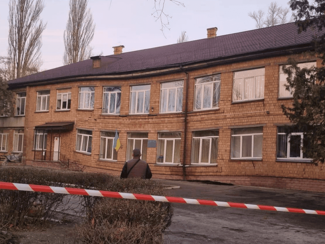 У Києві дитячий садочок частково провалився під землю
