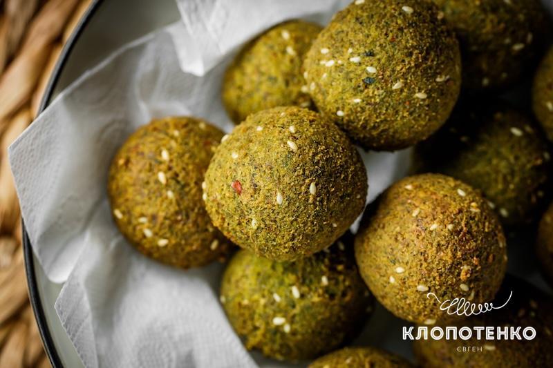 Замість мʼяса. Фалафель з нуту від Євгена Клопотенка