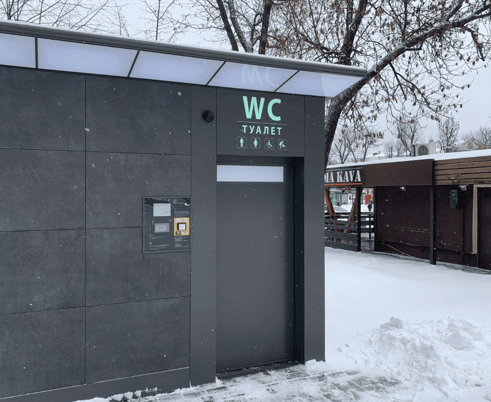 Киянам не вистачає туалетів у місті: встановити їх пропонують біля всіх станцій метро