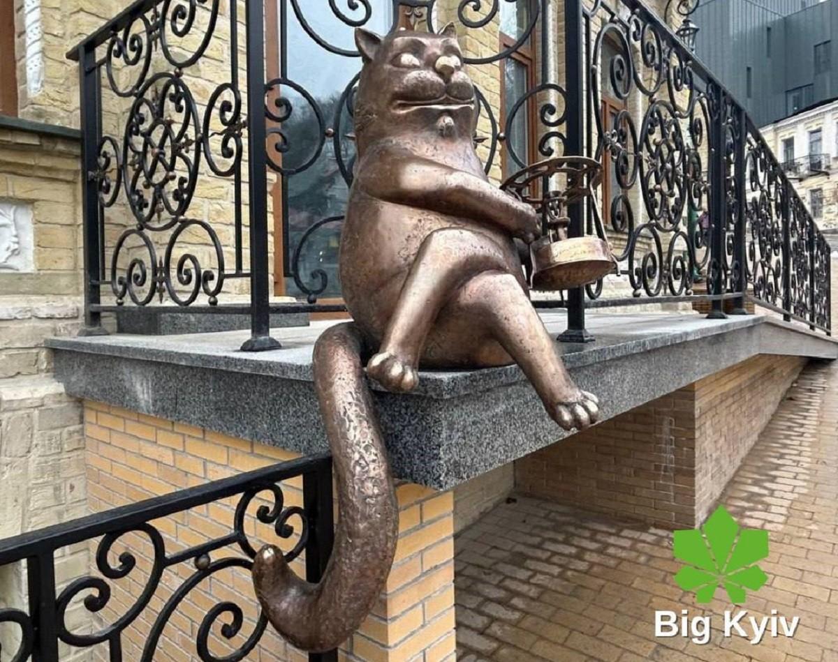 Нове життя Кота Бегемота на Андріївському узвозі – скульптор розкрив таємниці створення містичного чотирилапого