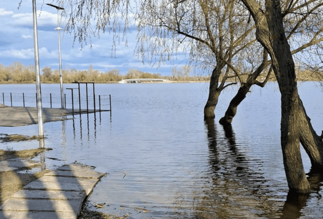Вода у Дніпрі в межах Києва піднялась до рекордного рівня