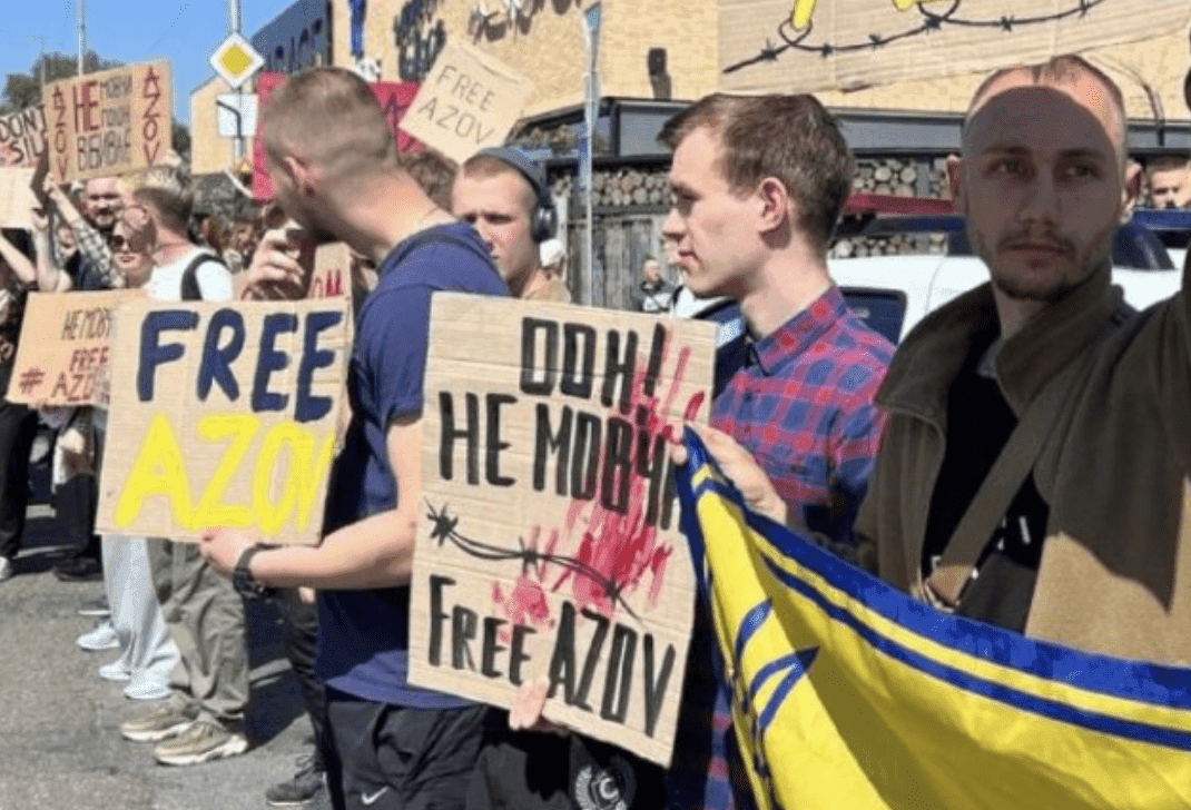 Free Azov: акція на підтримку полонених захисників пройшла на Подолі