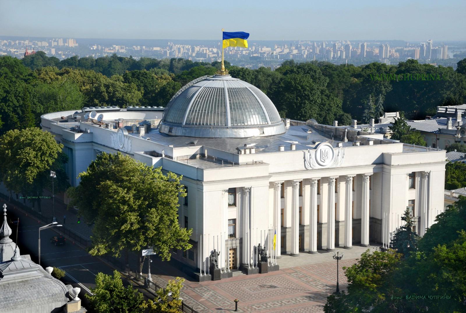 Рада збільшила фонд оплати праці помічникам депутата у півтора рази