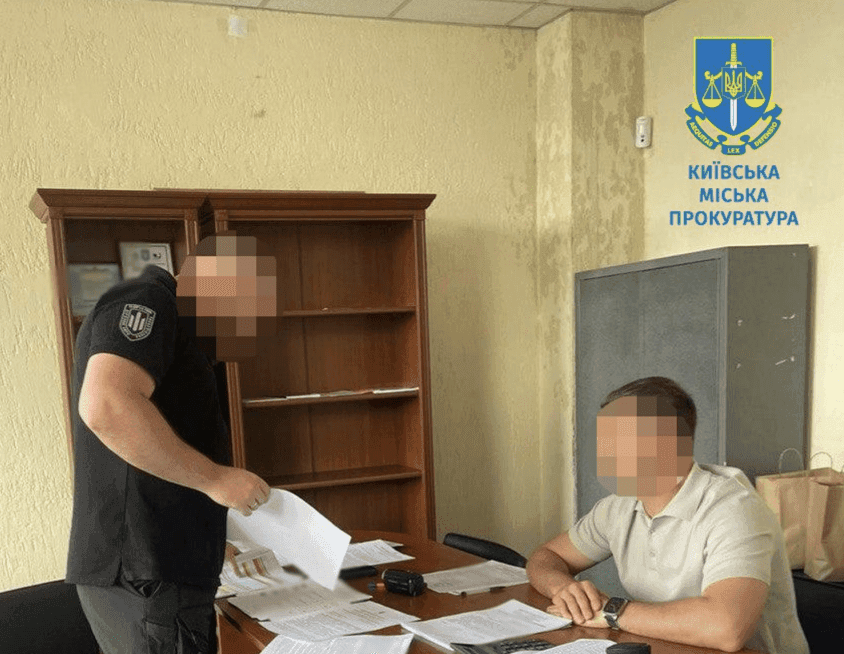Столичний чиновник вимагав від перевізників по 40 тисяч гривень на тиждень за дозвіл працювати на маршрутах міста