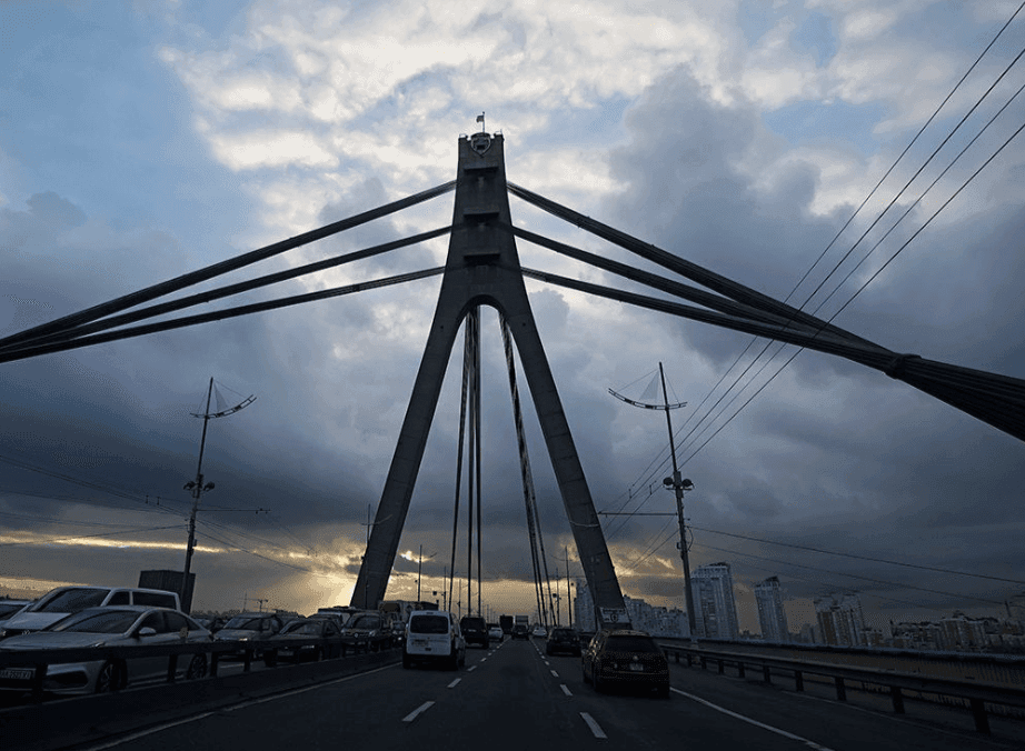 Заторів не уникнути: у Києві починається ремонт Північного моста