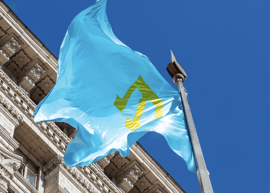 Крим – це Україна: біля будівлі столичної мерії замайорів кримськотатарський прапор