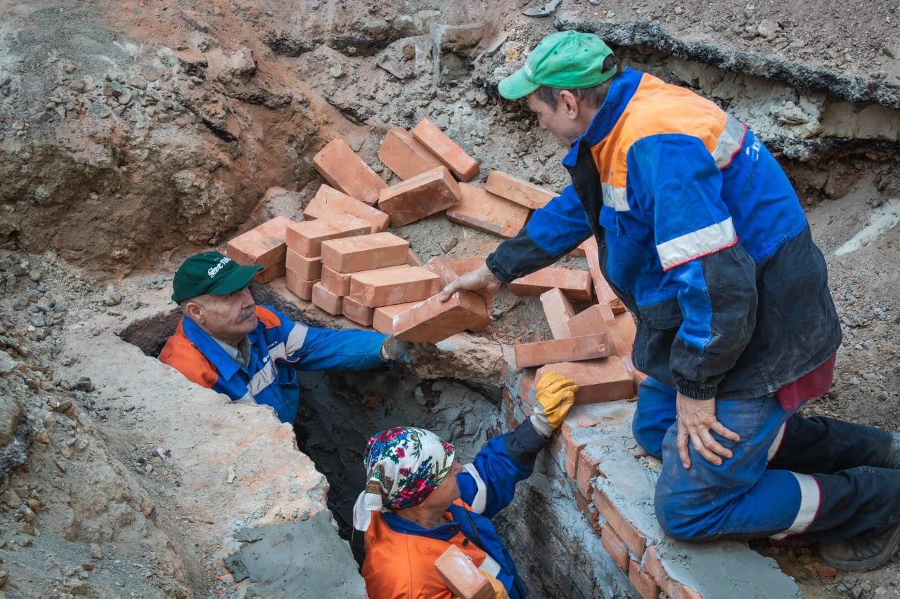 У Голосіївському районі комунальники ремонтують підземну частину газоходів котелень