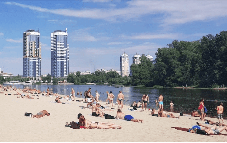 Де у Києві не можна купатися: якість води на низці столичних пляжів не відповідає нормам