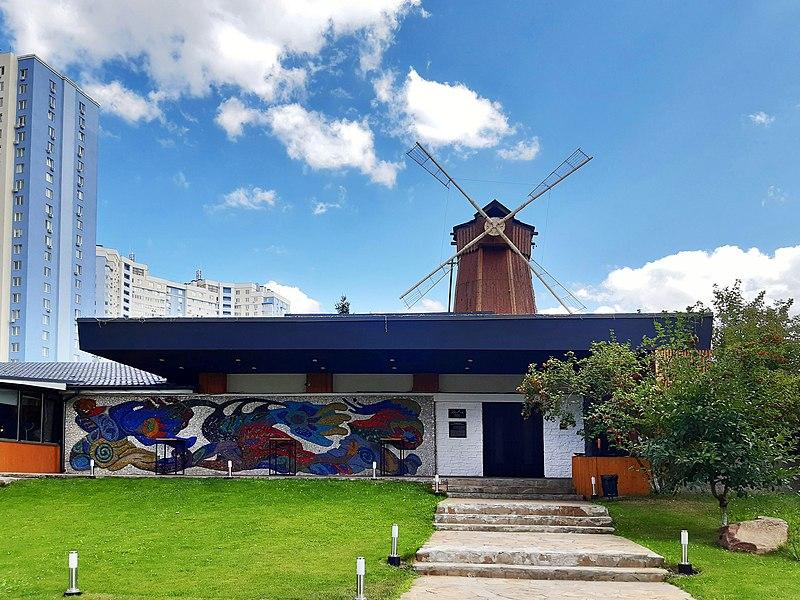 У Києві виставили на продаж ресторан з єдиною збереженою мозаїкою Алли Горської