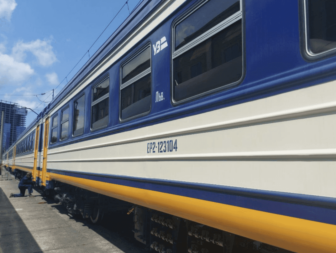 Міська електричка скорегує графік руху у вихідні: що потрібно знати