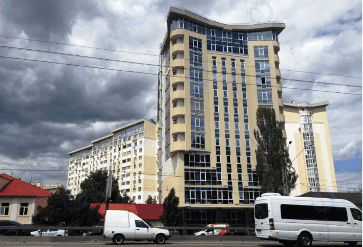 На Берестейському проспекті продають бізнес-центр, зведення якого пошкодило історичну садибу