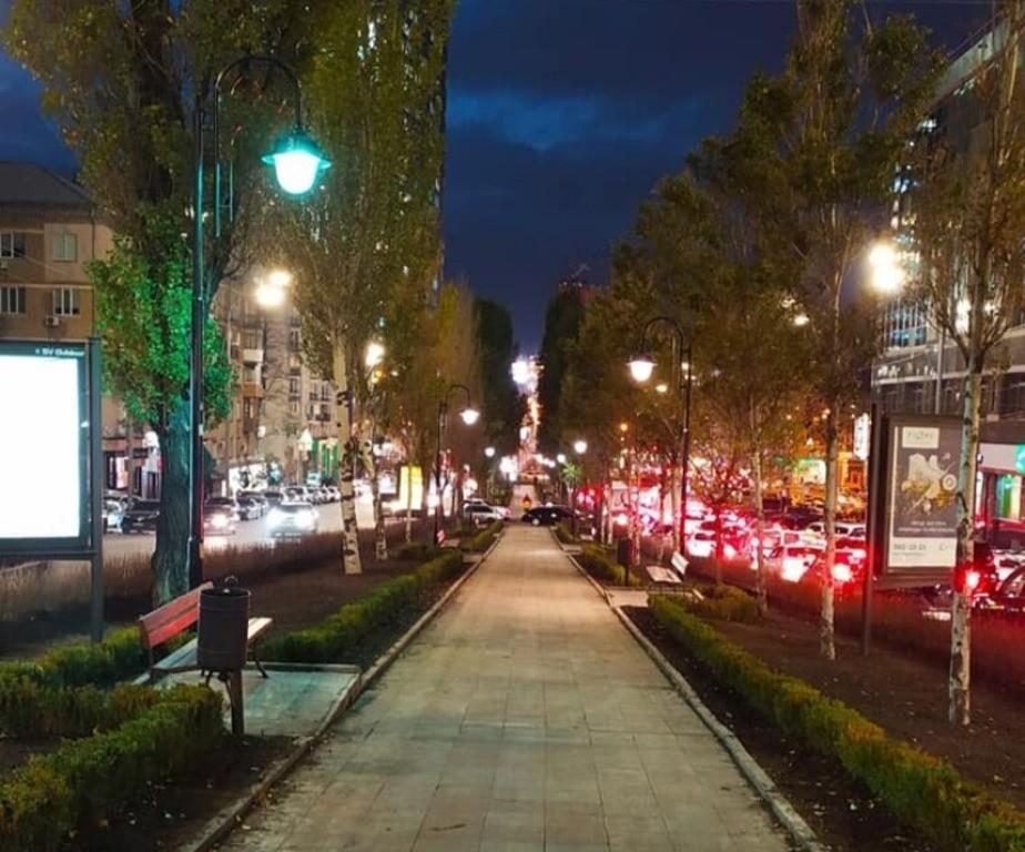Кадри ДТП на Лесі Українки жахають – збили людину