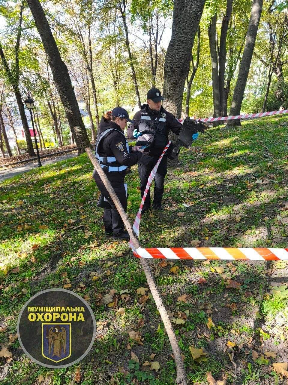 Уламки ворожого дрона виявили в центрі Києва