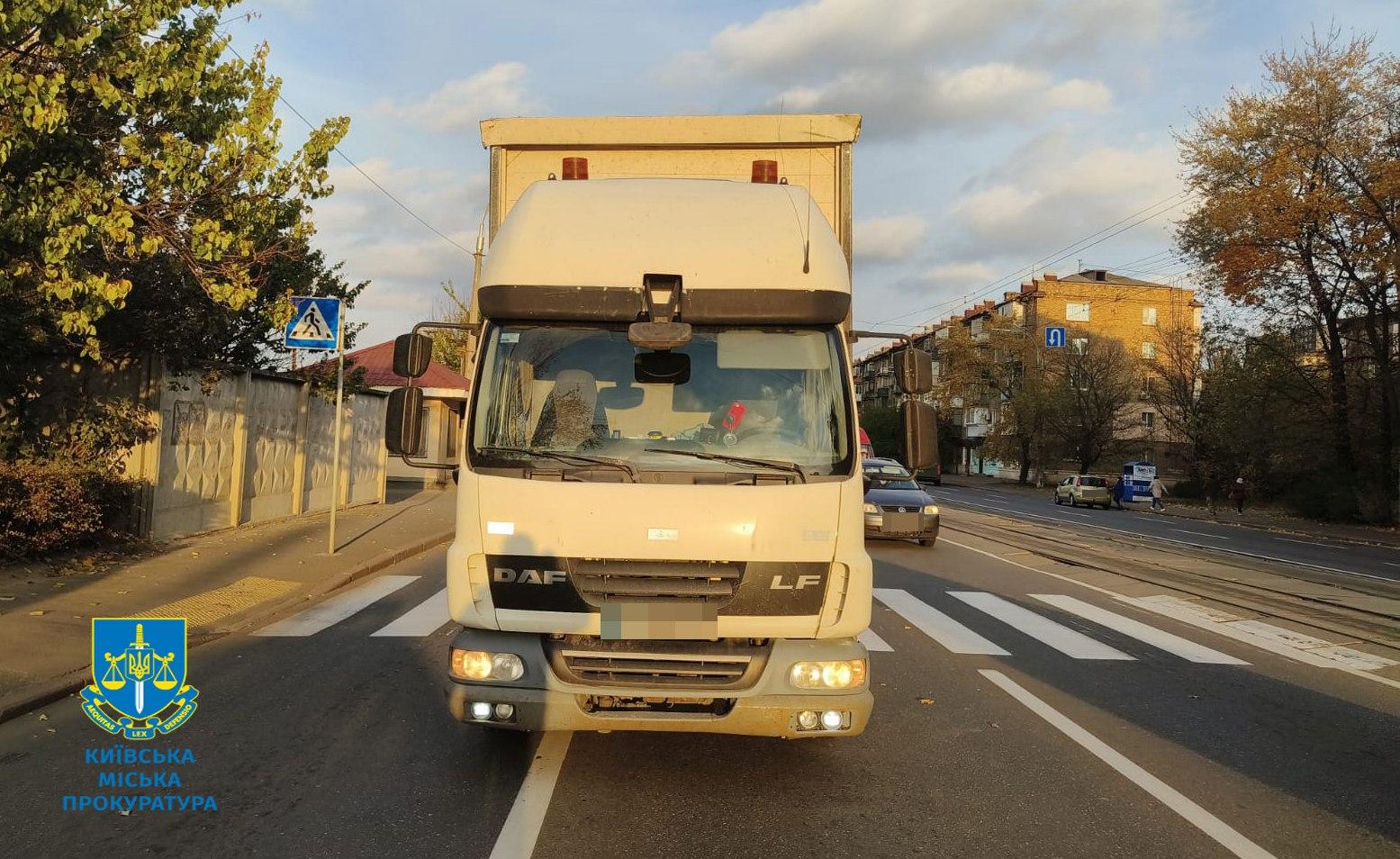 Трагедія на пішохідному переході: водій вантажівки збив жінку на смерть
