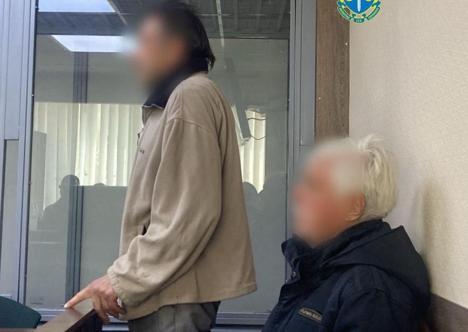 Пенсіонерів, які ображали та вдарили волонтерку за українську мові, суд визнав винними