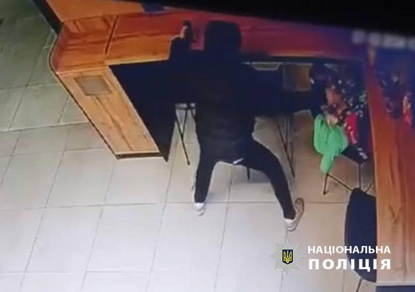 “Заробив” на 10 років тюрми: у Києві чоловік пограбував 6-річну дівчинку