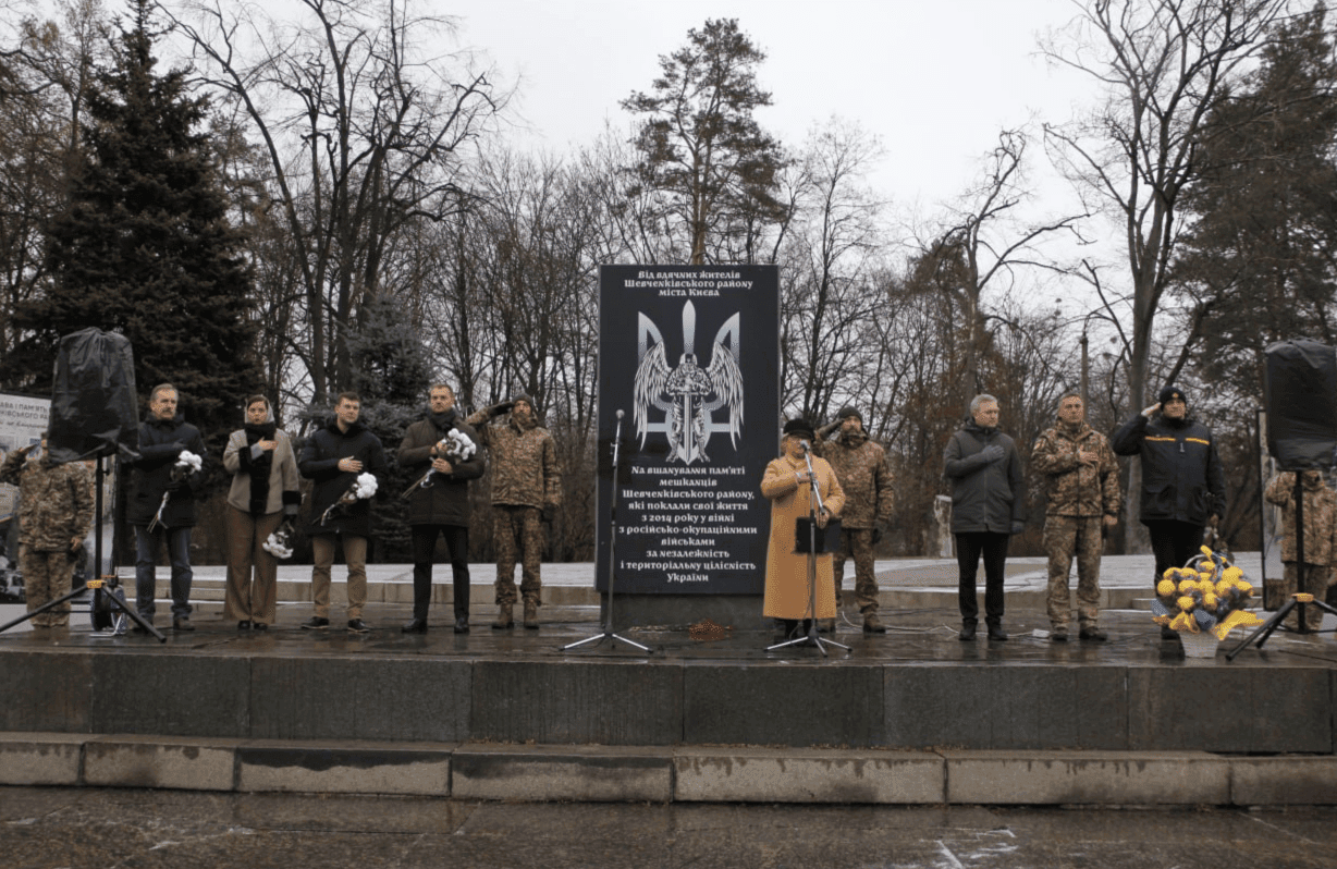 У парку «Нивки» відкрили другу чергу Алеї пам’яті героїв