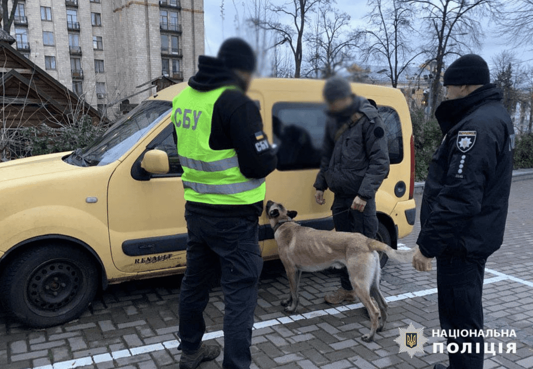 Перевіряють людей та транспорт: у центрі Києва проходять безпекові заходи