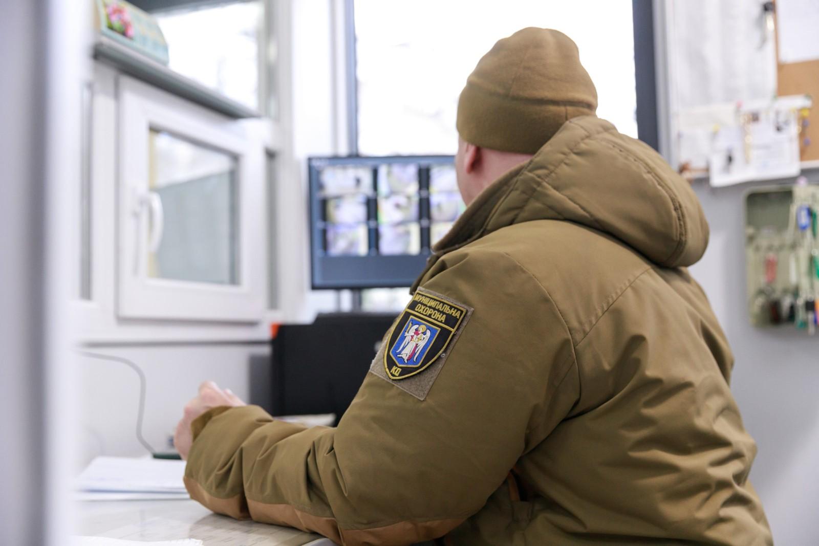 Відеонагляд, інтернет в укриттях і надійні мережі: як Київ покращує безпеку шкіл