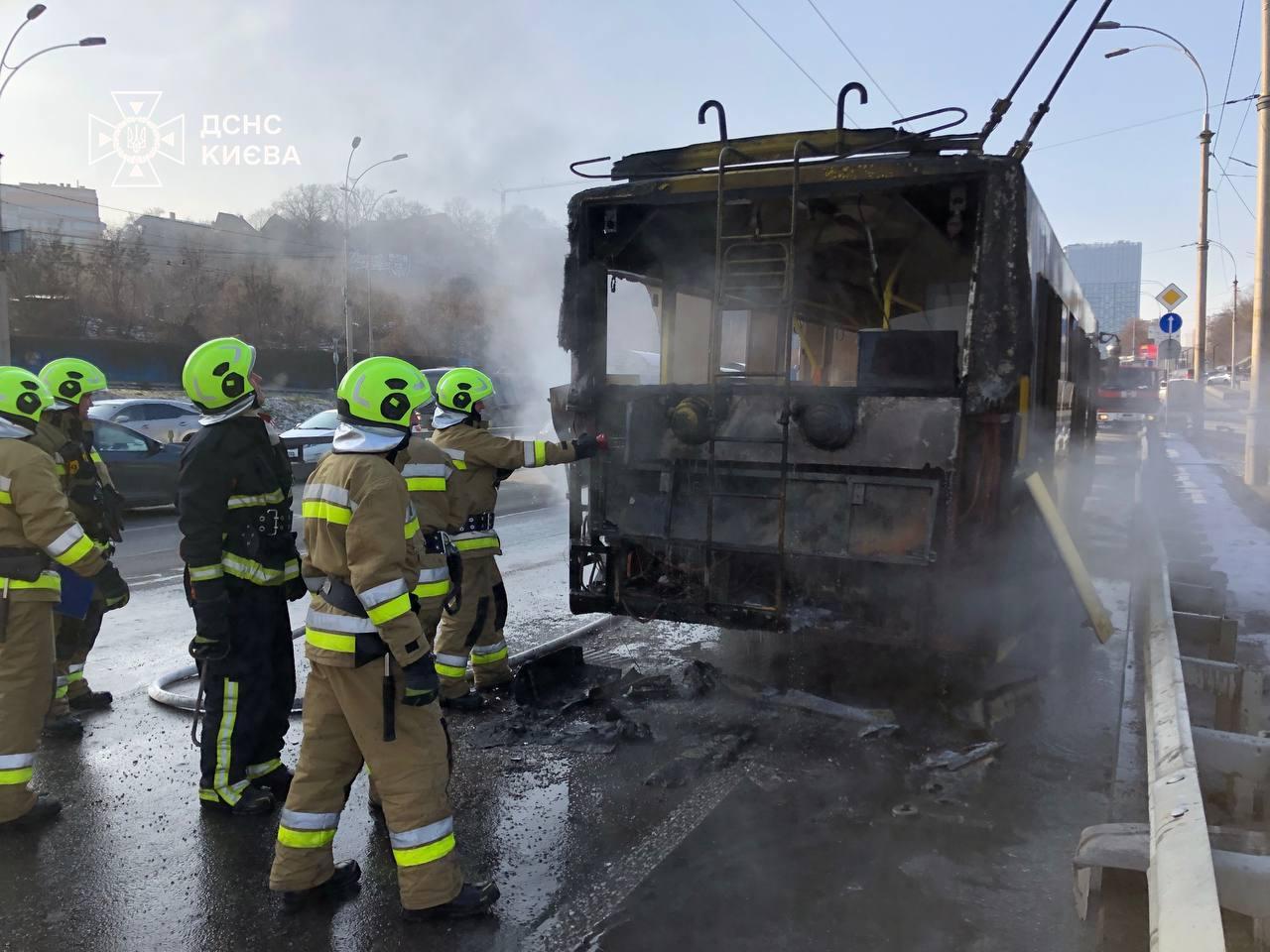 загорівся тролейбус
