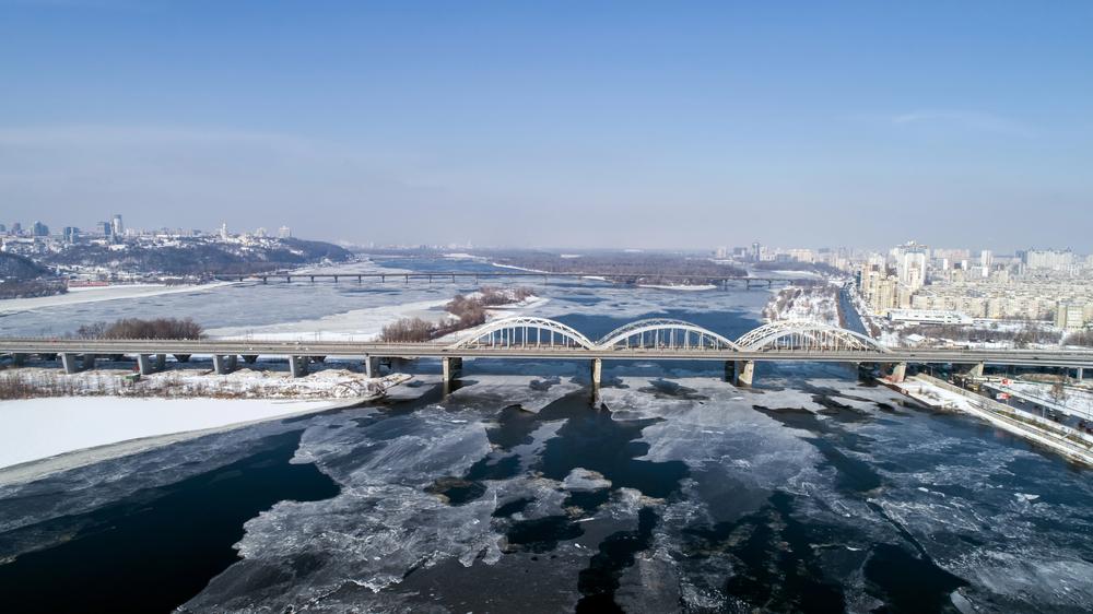 Киян просять утриматись від прогулянок та пити багато води: у місті забруднене повітря