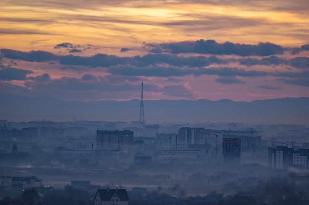 Брудна хмара насувається на Україну