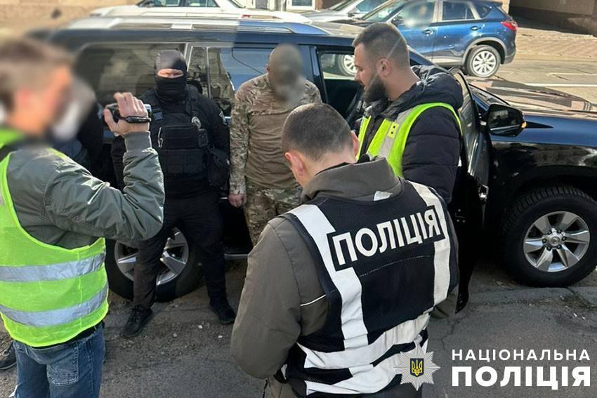 У Києві судитимуть наркодилерів, які продавали наркотики, переодягнувшись у військову форму
