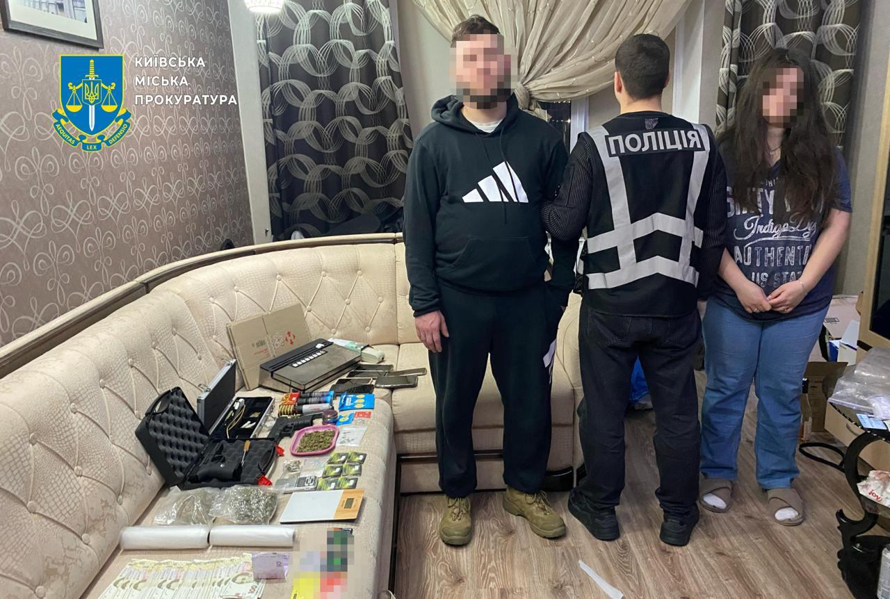 У Києві викрили торгівців канабісом із товаром на 2 мільйони гривень