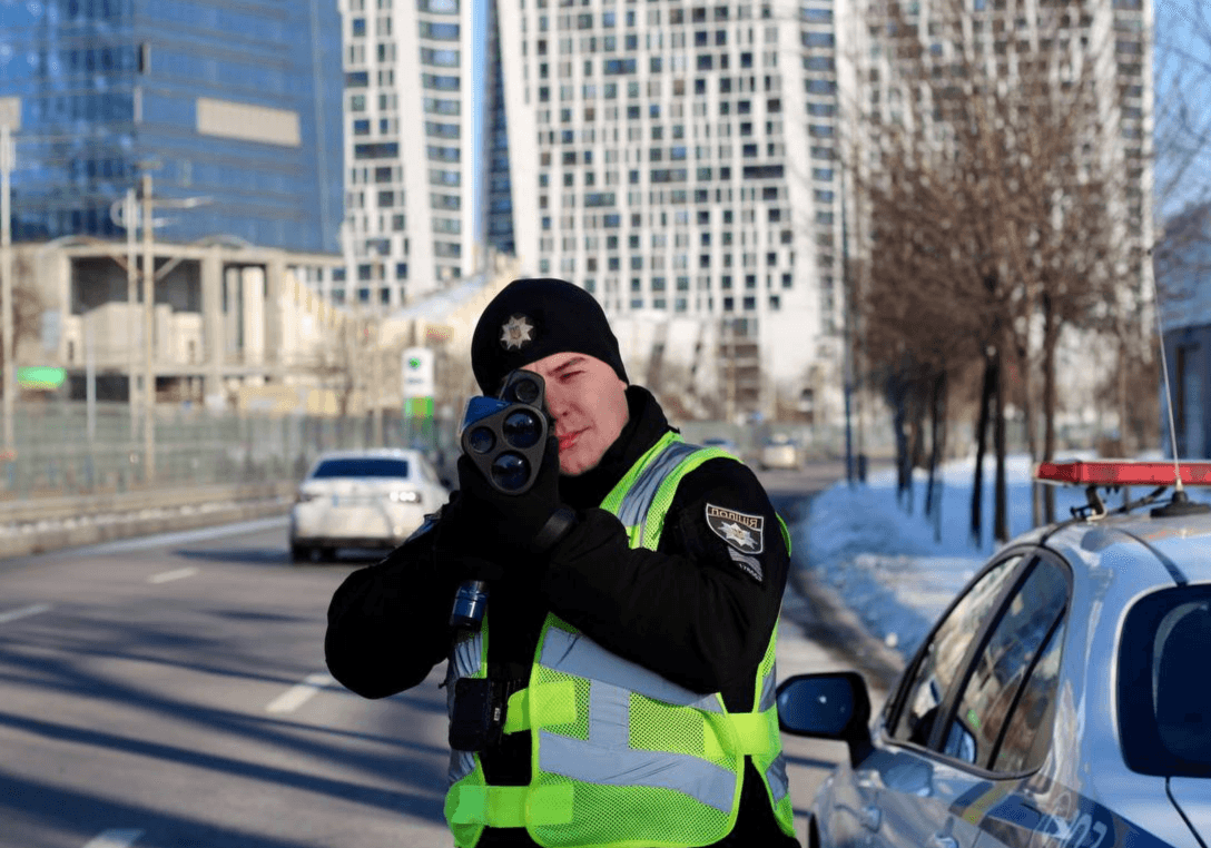 Не перевищуйте швидкість: де у Києві працюють прилади TruCam