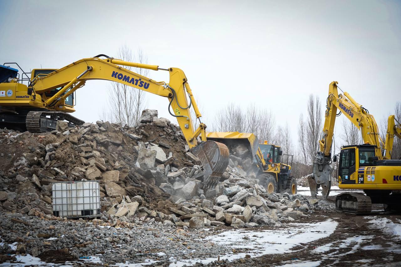 З’явилися фото, як у Бородянці перероблюють будівельні відходи