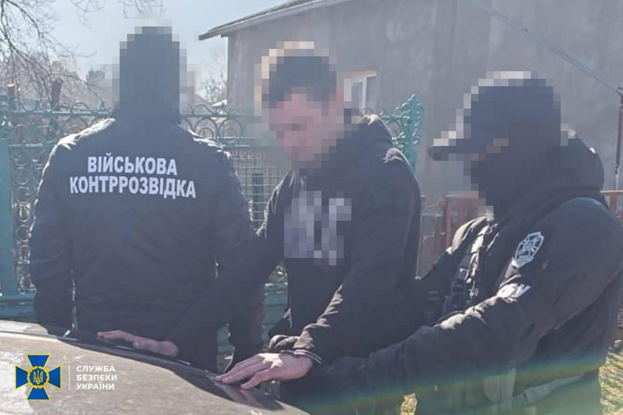 СБУ затримала агента ГРУ, який шпигував за військовими аеродромами на Хмельниччині