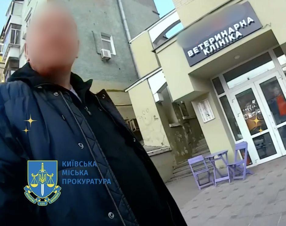 У Києві чоловік напав на інспекторку з паркування: йому повідомлено про підозру